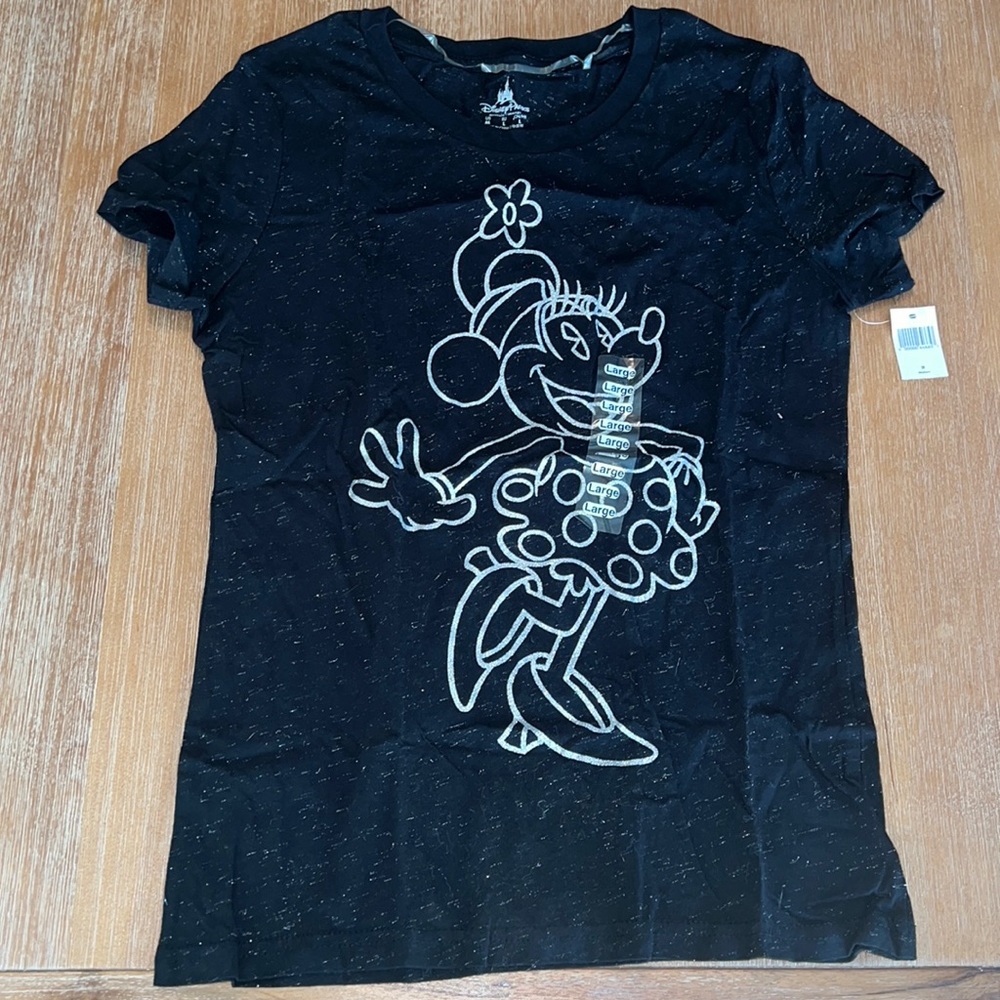 Disney parks t-shirt. Size M. NWT.